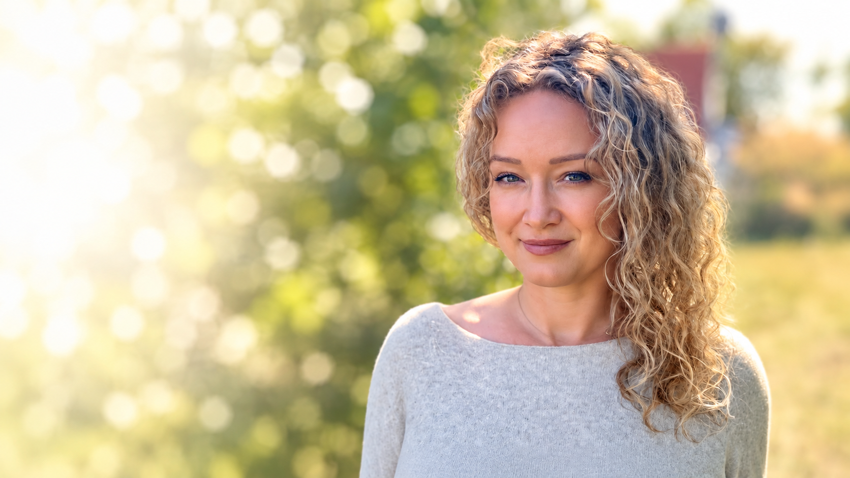 Mag. Nina Milchrahm, Psychotherapie & Coaching in Wien Mag. Nina Milchrahm, Psychotherapeutin in Wien, im Freien bei Tageslicht